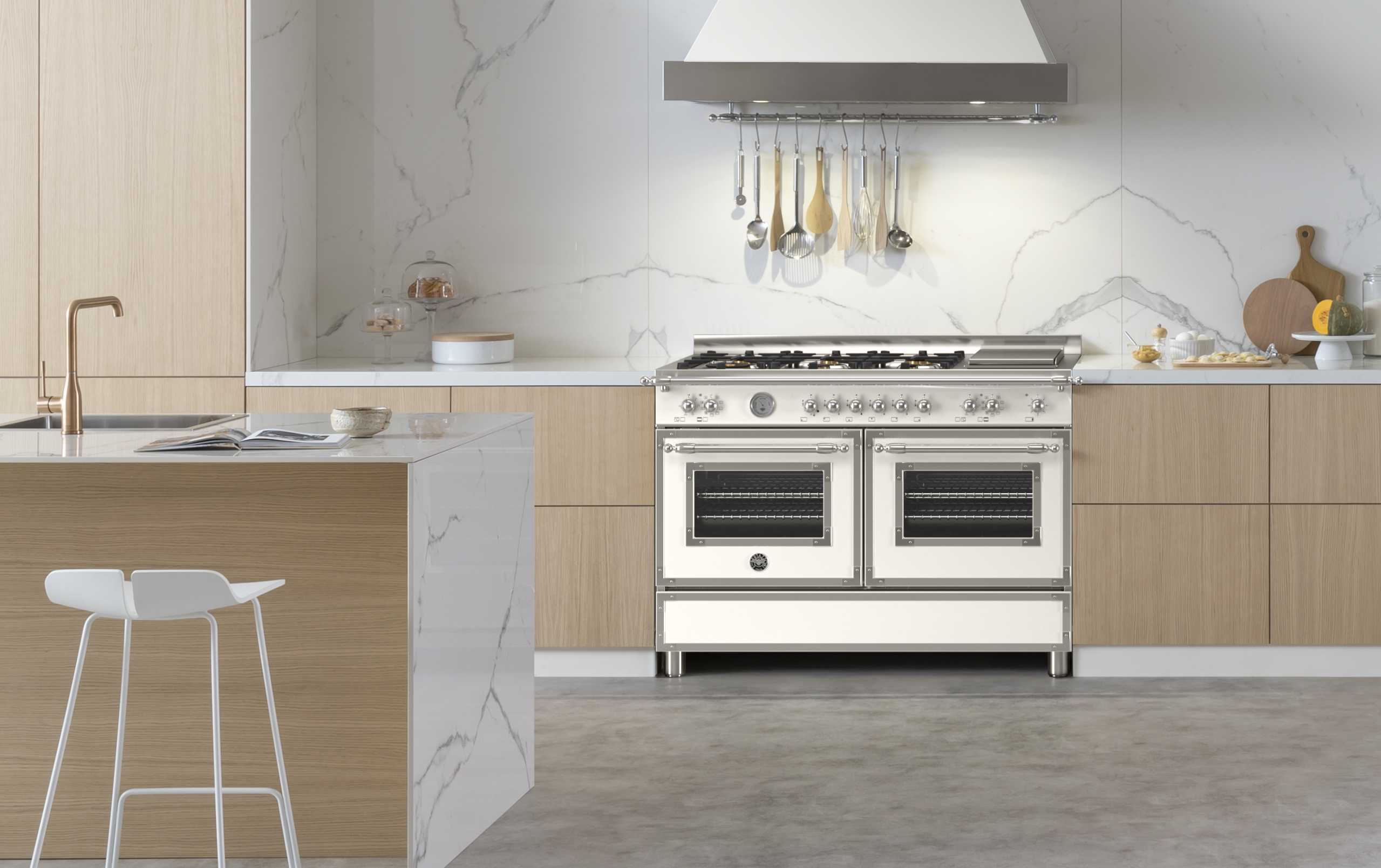 Large clearance range cooker
