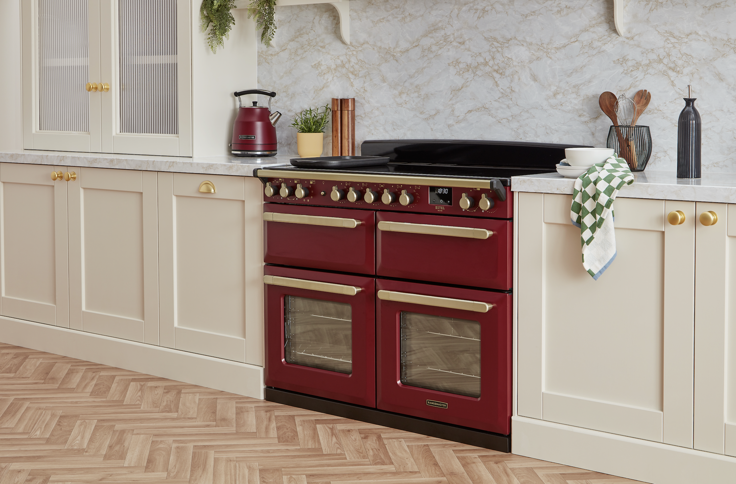 Estel Deluxe 110 BC Induction in Bordeaux & Brass