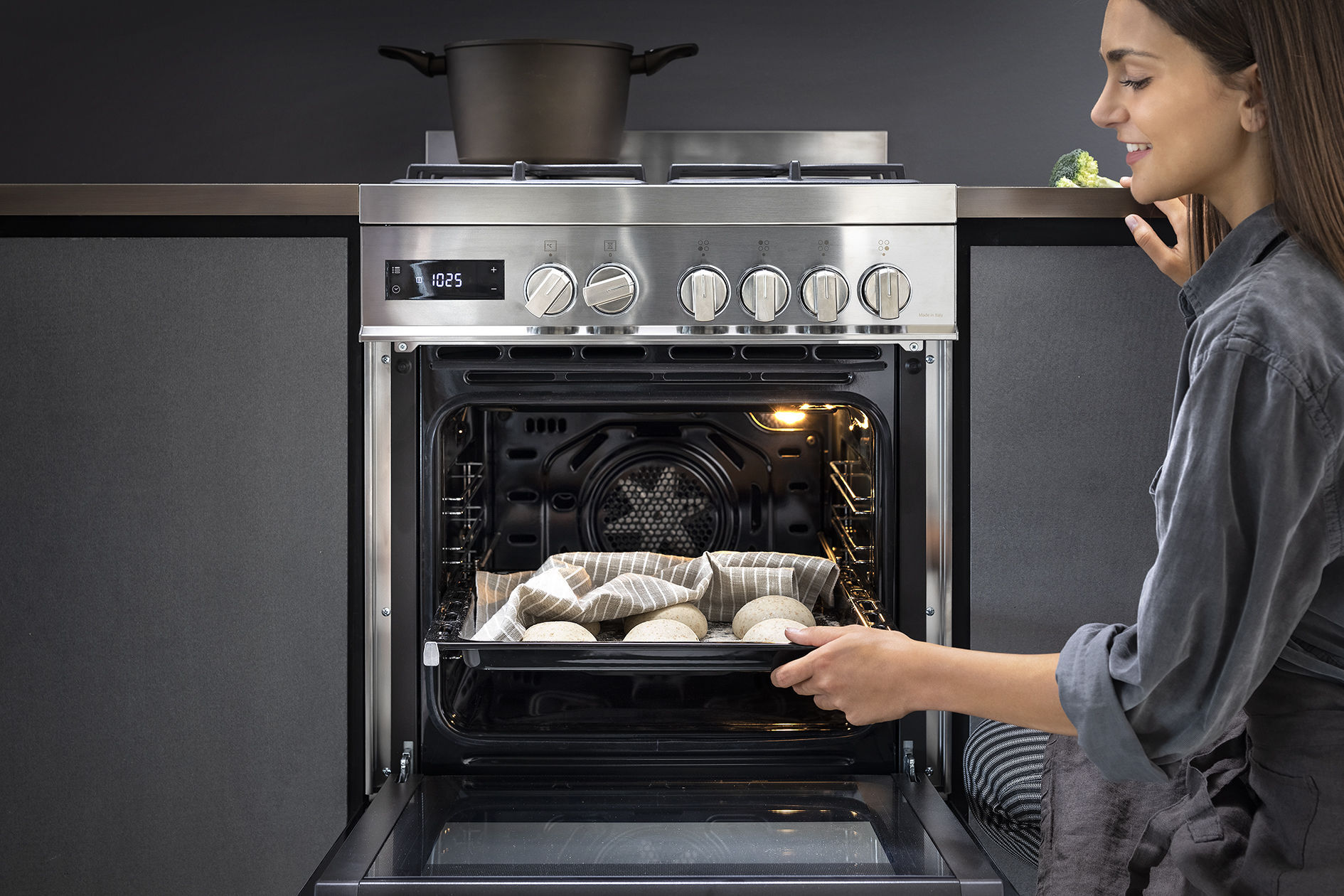 (DeLonghi’s Modern 60cm dual fuel range cooker in Stainless Steel with a chrome trim)